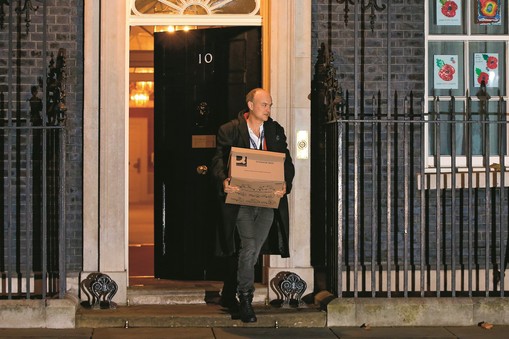 Dominic Cummings, były doradca Borisa Johnsona, opuszcza siedzibę premiera przy 10 Downing Street w Londynie, 13 listopada 2020 r. 