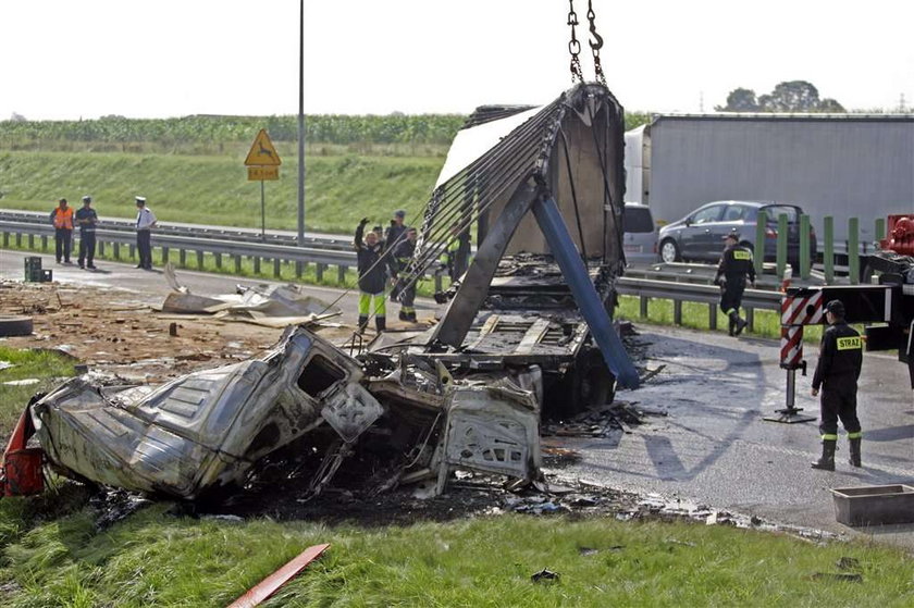 Płonący tir zablokował autostradę