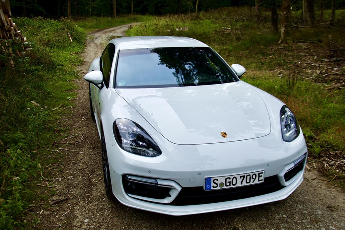 Porsche Panamera plugin hybrid. Jak jeździ, ładowanie