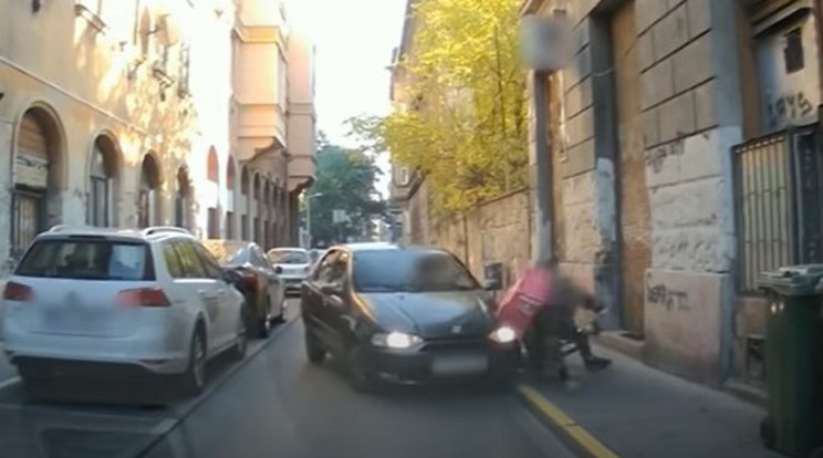 A Budapesti VI. és VII. Kerületi Ügyészség vádat emelt egy 28 éves férfival szemben, aki 2021 októberében, közlekedési konfliktusba keveredett egy biciklis futárral/ Fotó: Police.hu