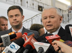 Hofman oberwał od Kaczyńskiego. Poszło o żarty z przyrodzenia