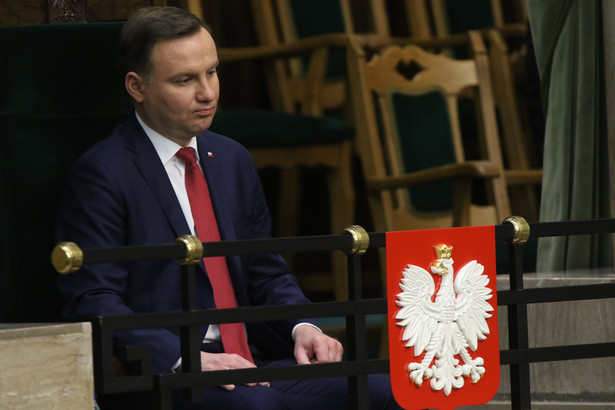 Zdaniem TK Andrzej Duda miał konstytucyjny obowiązek przyjęcia ślubowania od wybranych sędziów