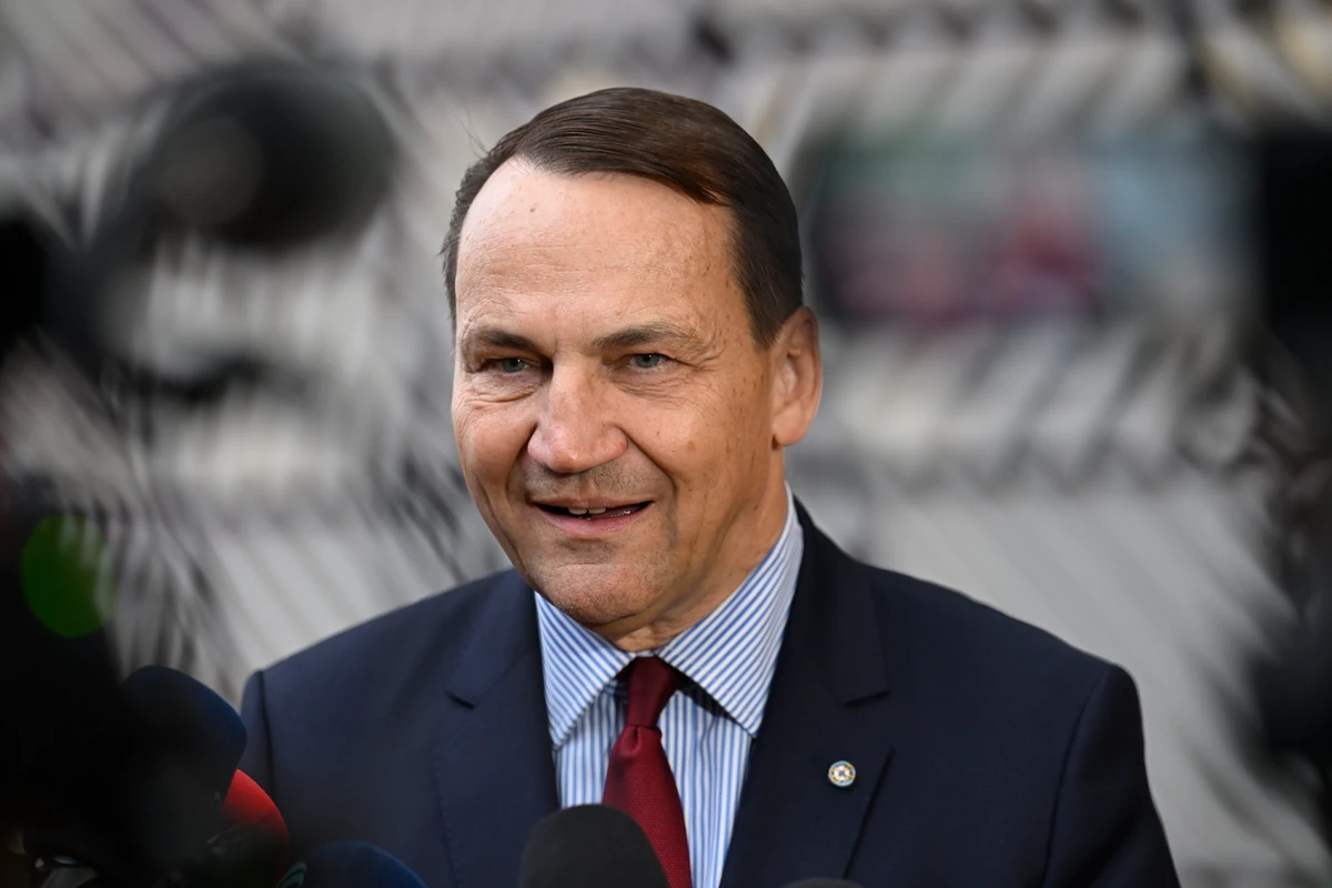 Radosław Sikorski w Kanale Zero. Transmisja online