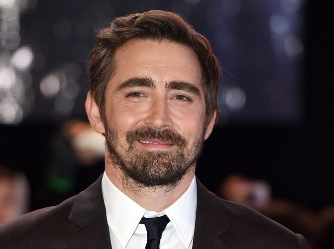 Ryan Gage na premierze w Londynie