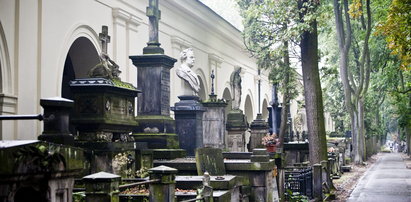 Policzyli groby na Powązkach