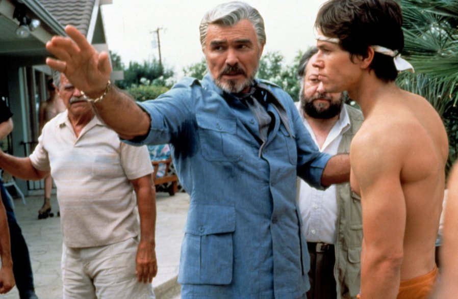 Burt Reynolds i Mark Wahlberg na planie "Boogie Nights"