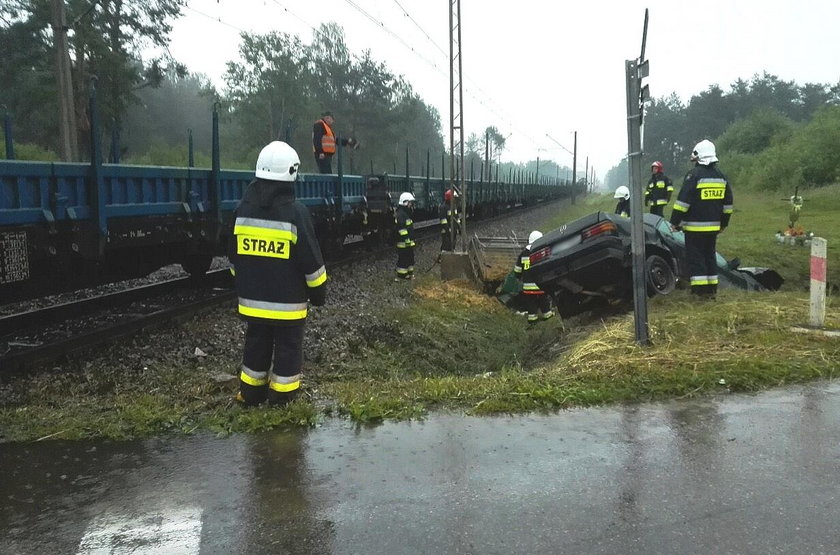 Wjechał wprost pod pociąg w Dworakach Staśkach