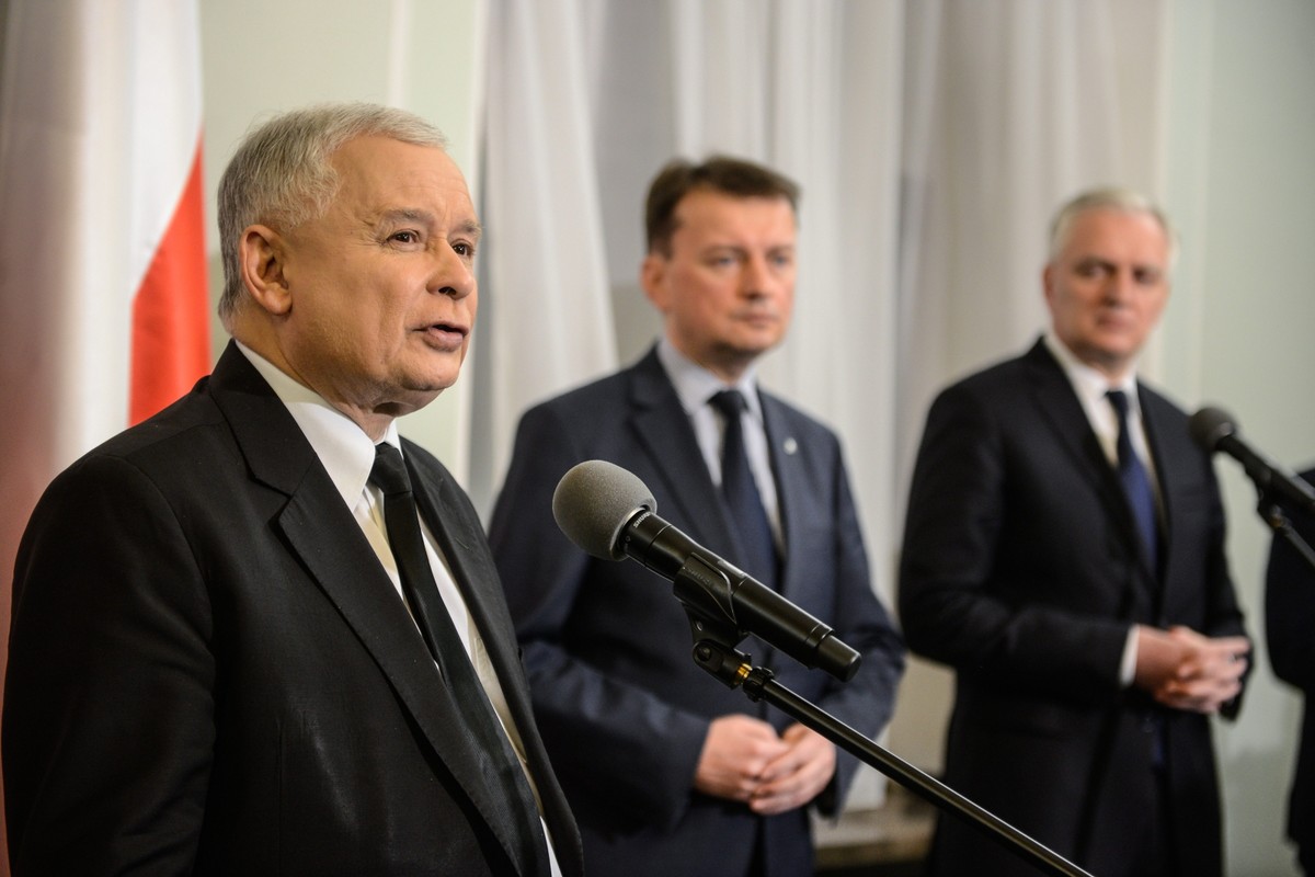 Prezes PiS Jarosław Kaczyński, szef klubu PiS Mariusz Błaszczak i prezes Polski Razem Jarosław Gowin