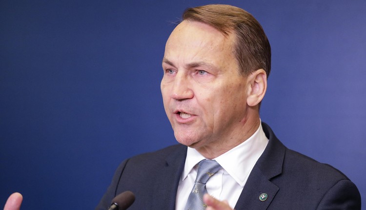 Rosyjskie drony nad Polską to pomyłka"? Sikorski stanowczo reaguje na słowa Trumpa