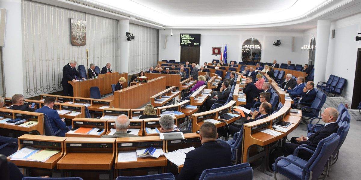 Senat w piątek zablokował zmiany w 500+. Nie dla wszystkich rodziców to jednak dobra wiadomość. 