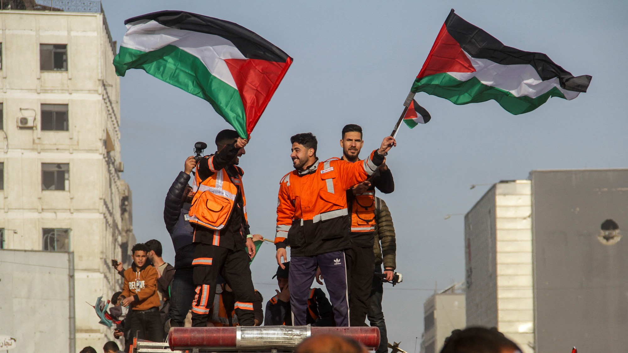 Palestínčania oslavujú začiatok mieru.