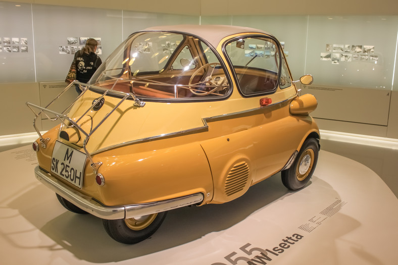 Model Isetta znajdujący się w monachijskim muzeum BMW