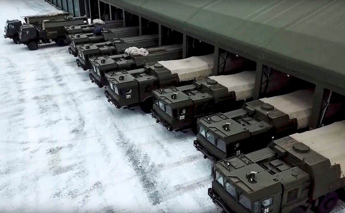 Russian troops participate in combat training