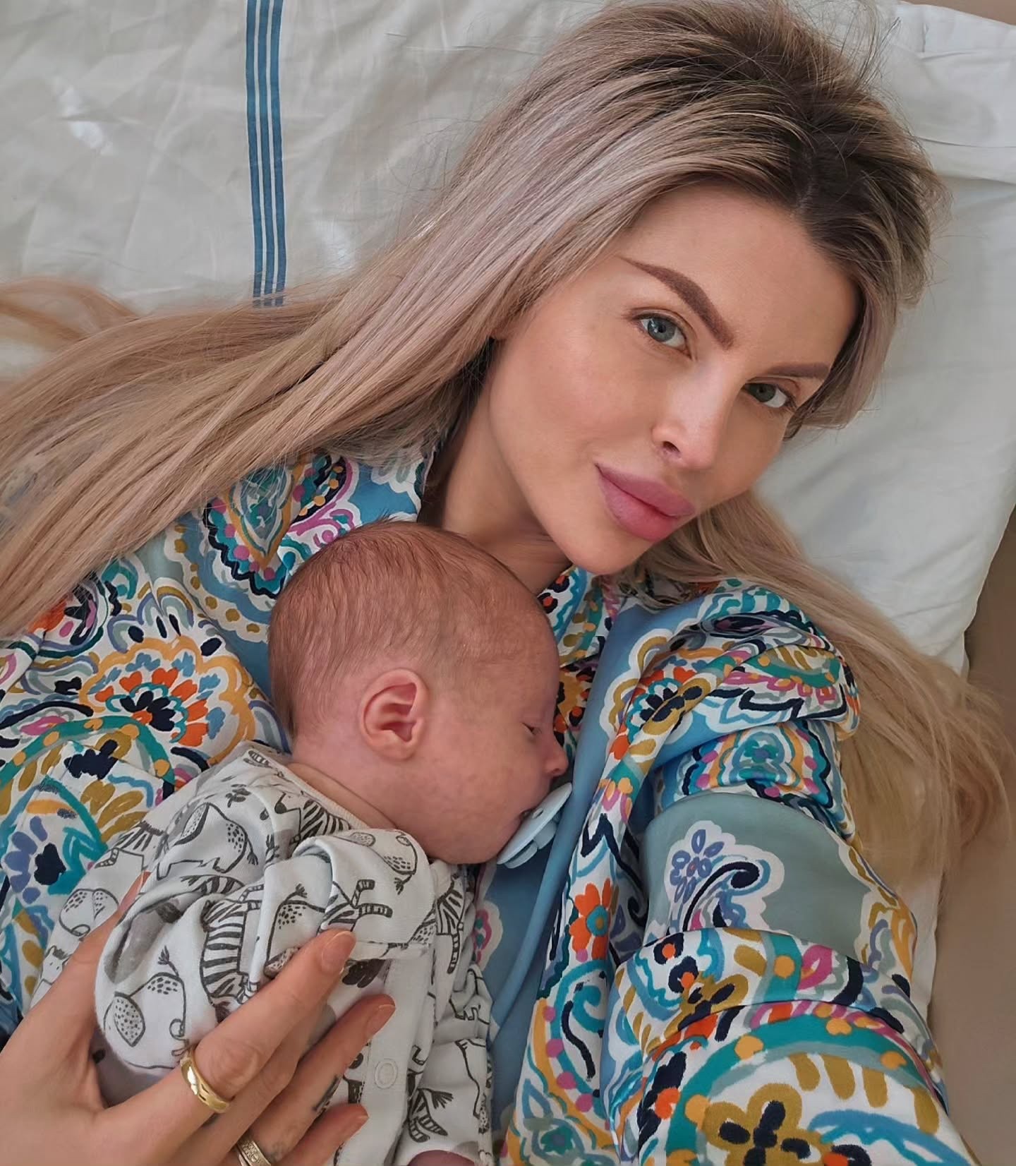 Lela Vémola so synčekom Arniem.