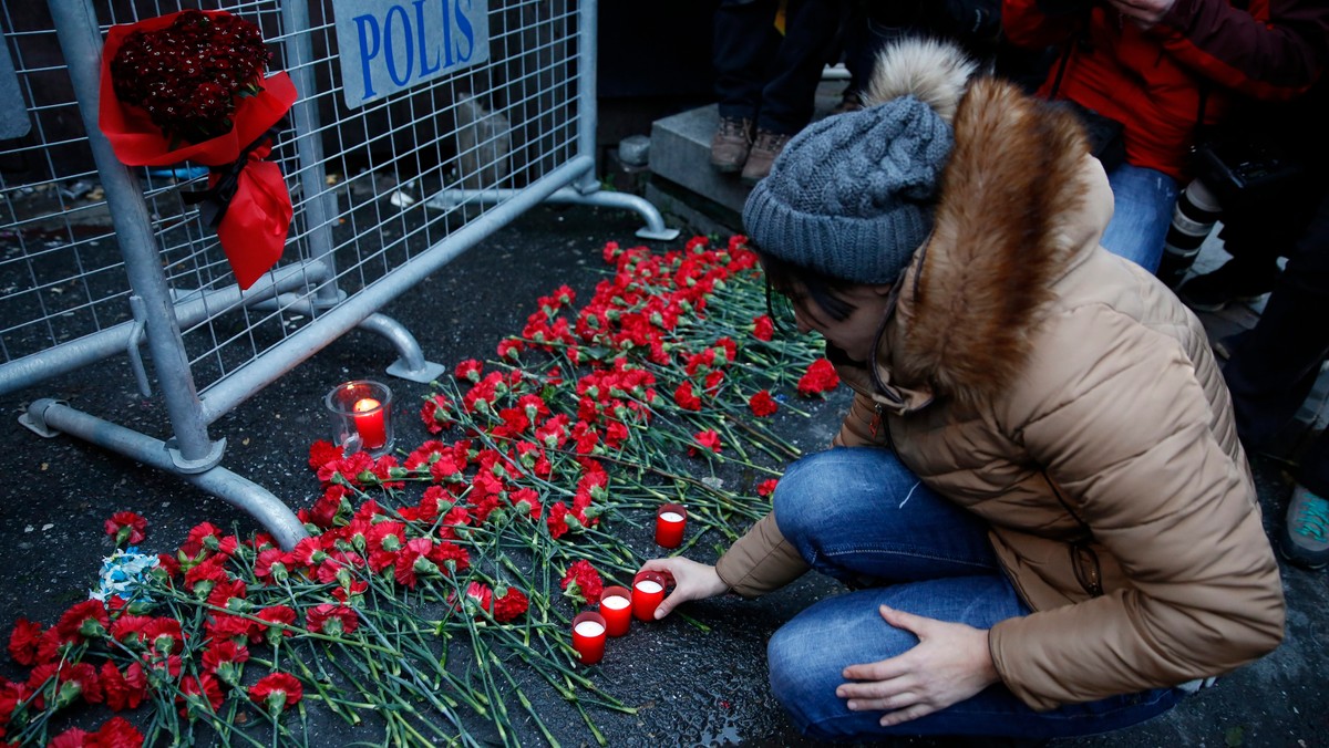 Dżihadystyczna organizacja Państwo Islamskie (ISIS) opublikowała komunikat, w którym przyznaje się do przeprowadzenia ataku terrorystycznego na klub nocny w Stambule, na zachodzie Turcji - podała w poniedziałek agencja Reutera.