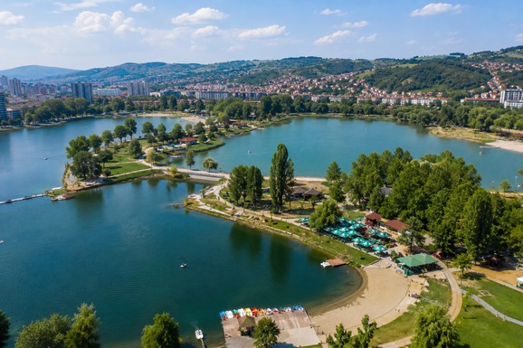 Kupanje kao na moru, a cene bagatela: Na tri sata od Beograda najpoznatije kupalište sa slanom vodom u regionu