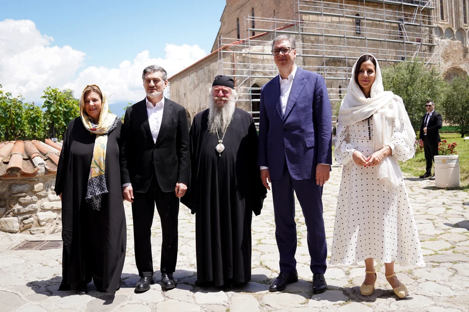 Aleksandar Vučić sa suprugom Tamarom u poseti manastiru Sveti Đorđe   