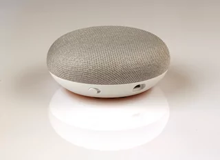Google Home Mini im Test: klein, schlau und mieser Klang | TechStage