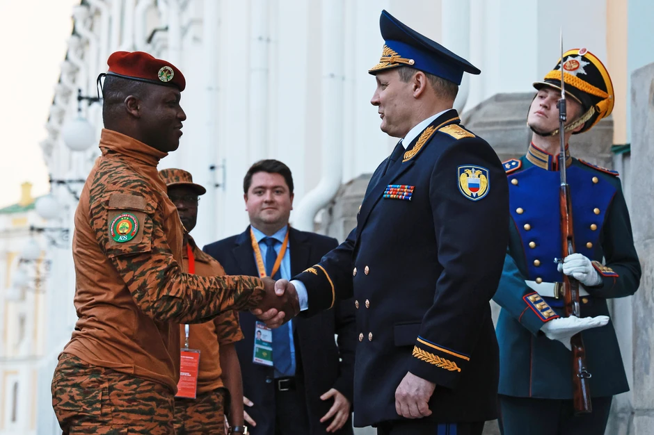Ruski general-major Sergej Udovenko i Ibrahim Traore u Moskvi