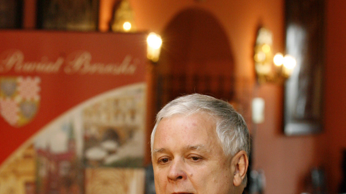 - Prezydent Lech Kaczyński zastosował prawo weta wobec ustawy medialnej - powiedział na konferencji prasowej szef Kancelarii Prezydenta Piotr Kownacki.
