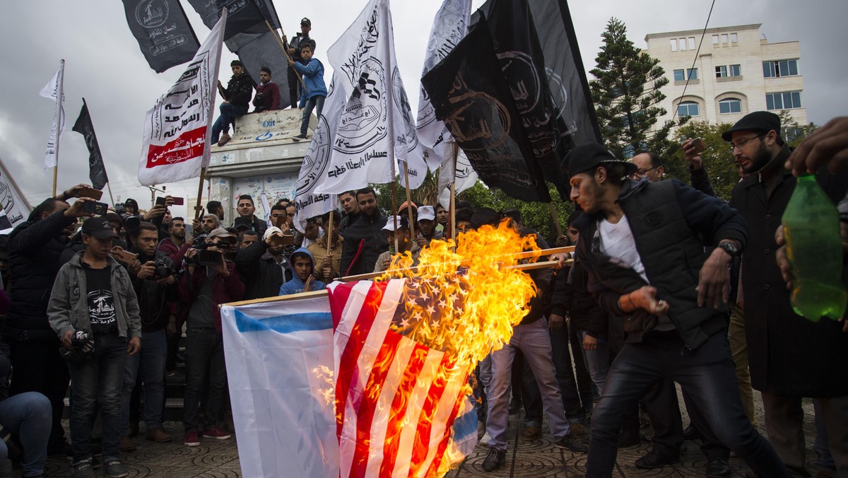 Protest of national forces in rejection of the American plot on Jerusalem.