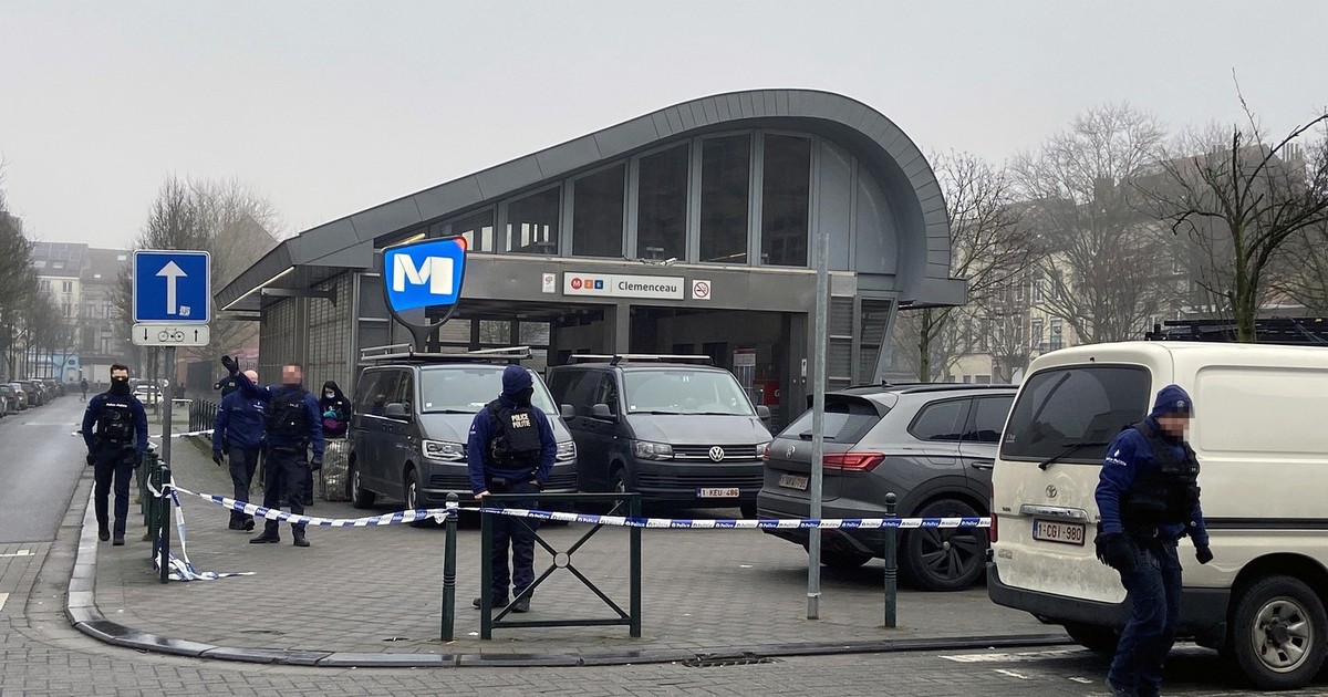 Breaking! Két, símaszkot viselő elkövető AK-47-esekkel nyitott tüzet Brüsszelben 
– hajtóvadászat indult
