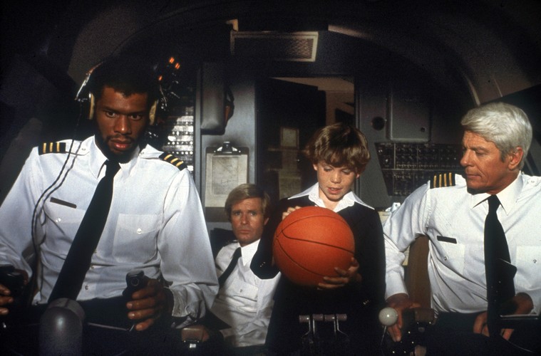 1. 'Czy leci z nami pilot?'