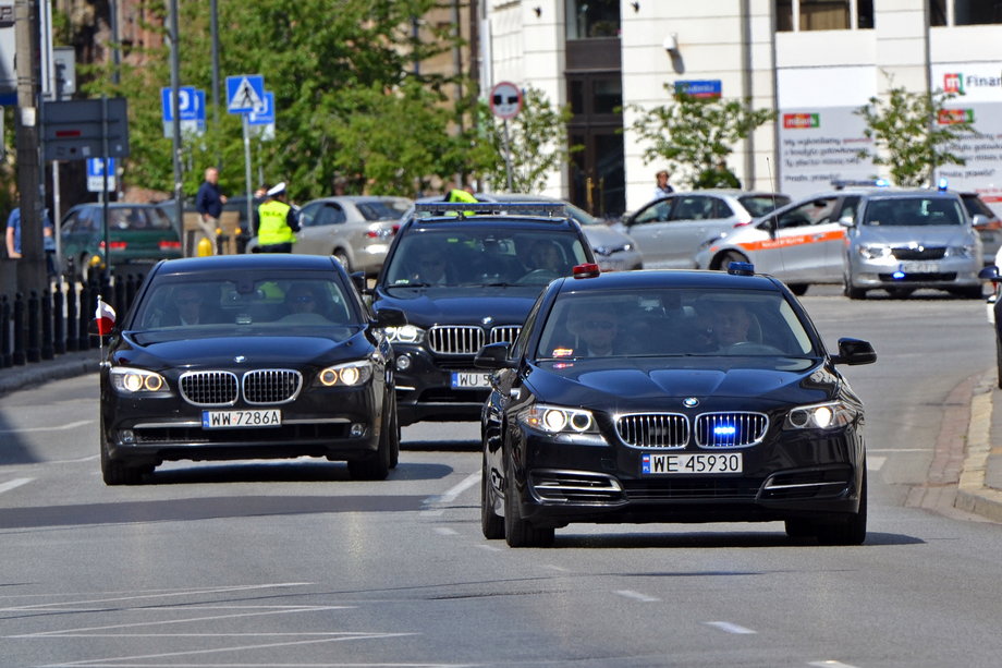 Wcześniej rolę prezydenckiej limuzyny pełniło opancerzone BMW serii 7 High Security. 