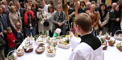 Jak poświęcić jedzenie na Wielkanoc? Księża opisali wszystko, co trzeba wiedzieć!