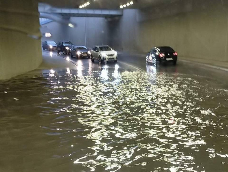 Tunel pod Zakopianką w Poroninie zamknięty z powodu ulewy