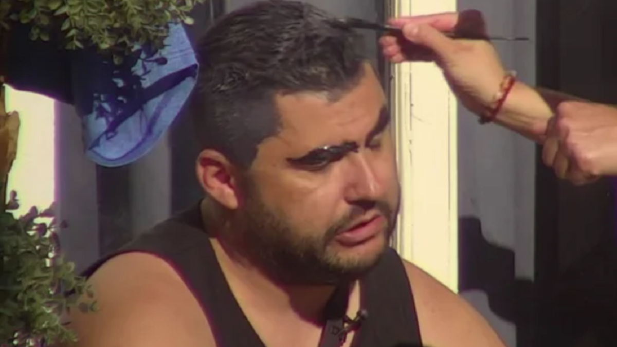 HTEO DA PREKRIJE SEDE, PA USLEDIO CIRKUS! Maja unakazila Asmina u Eliti: Durdžić muku muči sa prosedom kosom u 36. godini (FOTO)