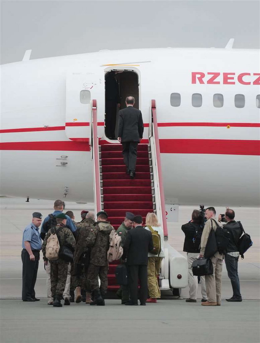 Minister poleciał tupolewem. Bał się?