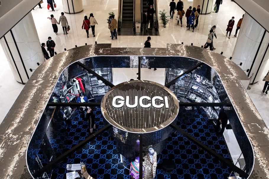 W roku 2021 firma Gucci celebruje swoje sto lat. Na zdjęciu sklep słynnej marki w chińskim Wuhan