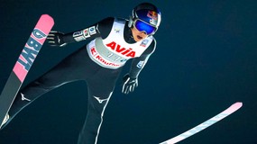 PŚ w skokach narciarskich. Polacy na szóstym miejscu na starcie sezonu. Stoch skoczył najdalej