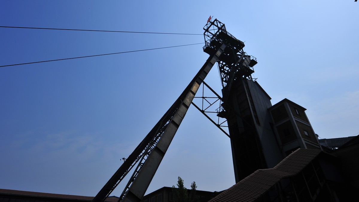 Dwa szyby katowickiej kopalni Wieczorek, wraz z gruntami i częścią podziemnej infrastruktury, przekazano do Spółki Restrukturyzacji Kopalń. Wraz z majątkiem, SRK przejęła 597 pracowników Katowickiego Holdingu Węglowego, którzy skorzystają z osłon socjalnych.