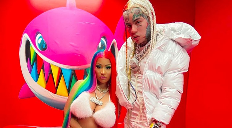 Megjelent 6ix9ine legújabb klipje, melyben indokolatlanul sokat láthatjuk melltartó nélkül Nicki Minajt - Videó