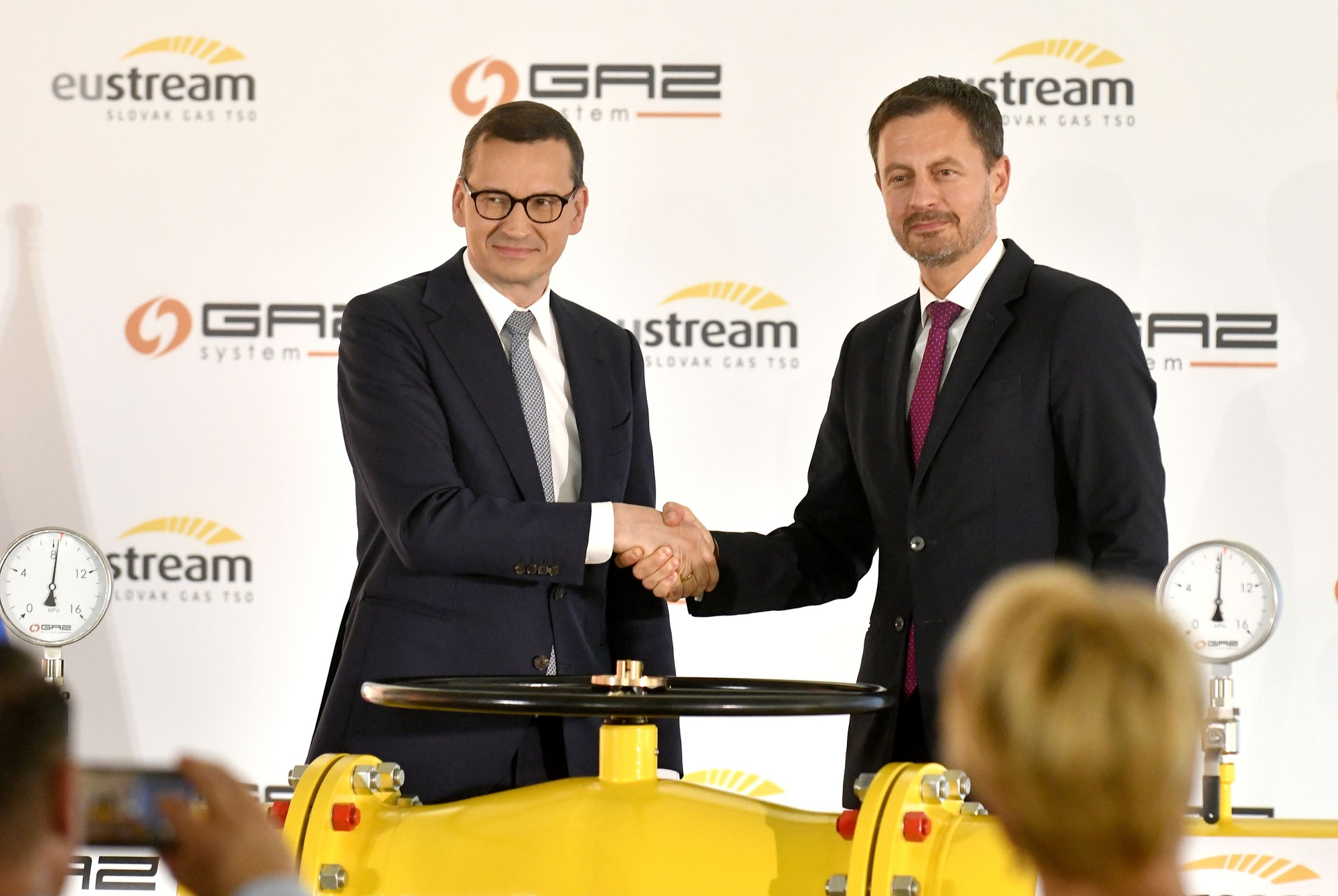 Premiér Eduard Heger (OĽANO) spoločne s predsedom vlády Poľska Mateuszom Morawieckim oficiálne otvorili prepojovací plynovod Poľsko - Slovensko.
