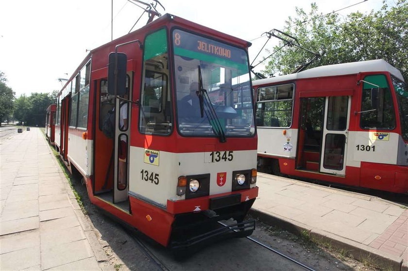 Przygotujcie się na ogromne zmiany w kursowaniu tramwajów w Gdańsku. W przyszłym tygodniu ruszają prace przy przebudowie torowisk na Zaspie, Przymorzu i Siedlcach. Od wtorku tramwaje pojadą zupełnie inaczej, niż do tej pory.