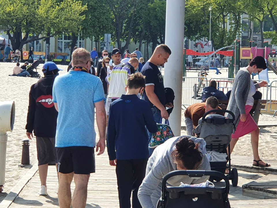 Wiele osób postanowiło spędzić czas na plażach