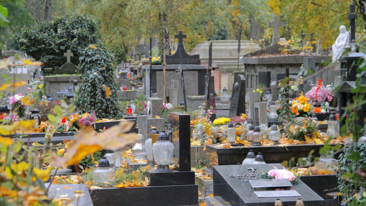 Jutro o godzinie 10.00 na białostockim cmentarzu farnym rusza dwudniowa kwesta na rzecz ratowania zabytkowych nagrobków. Organizuje ją Międzynarodowe Stowarzyszenie Białostoczan. Spodziewany jest udział około 120 wolontariuszy.