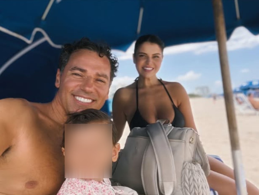 Azra sa mužem i ćerkicom