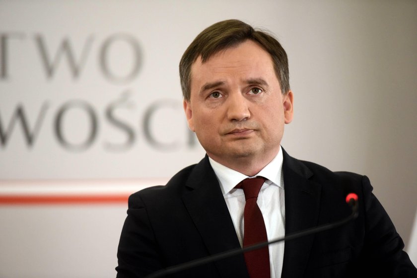 Kobieta, która wstrząsnęła Ministerstwem Sprawiedliwości to... żona sędziego!