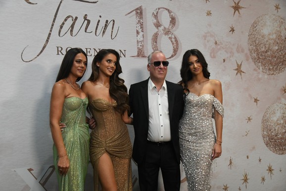 (FOTO) OVA LEPOTICAJE ĆERKA SAŠE MATIĆA Ima duge noge kao top model: Zbog Aleksandrinog izgleda padaju vilice