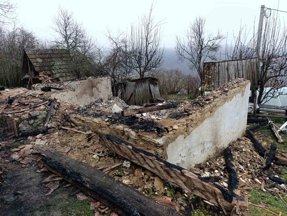 Izgorela kuća u selu Penezići kod Priboja
