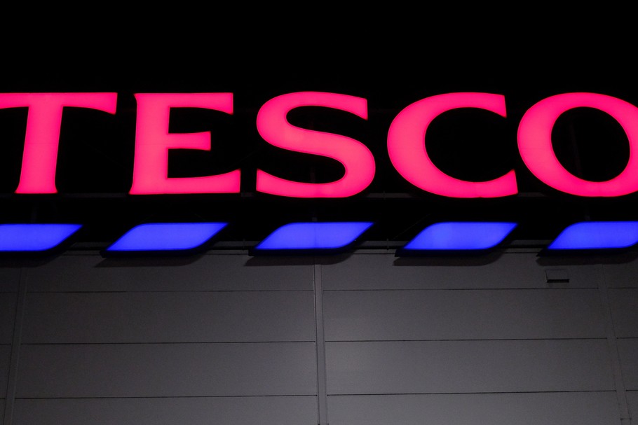 Tesco sukcesywnie likwiduje nierentowne sklepy w Polsce