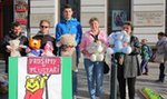 Pluszakowy protest "Dziewczynki z zapałkami" na Piotrkowskiej