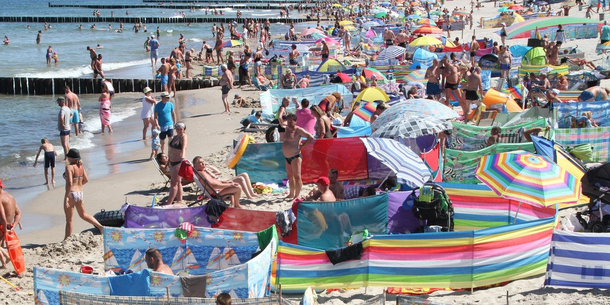 "Parawaning" na plaży w Darłowie. Burmistrz mówi dość!