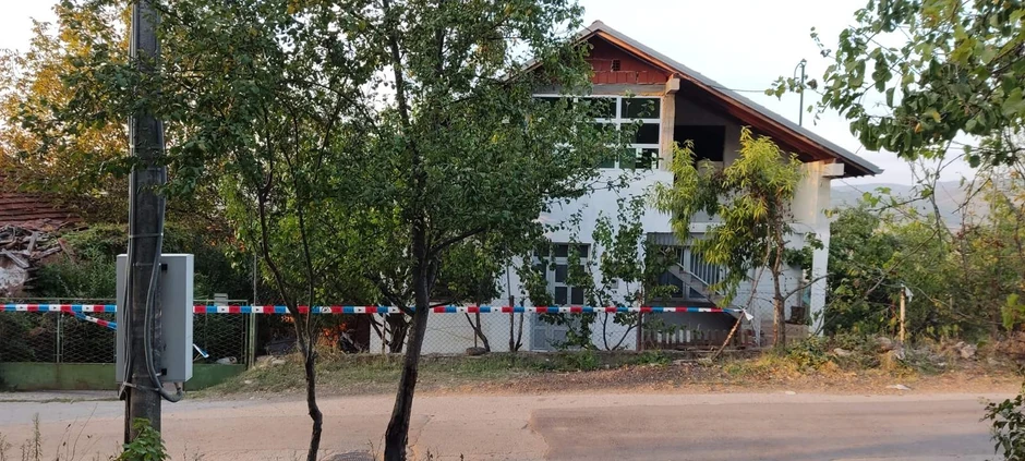 Kuća u Niškoj Banji u kojoj je ubijen dečak (13)