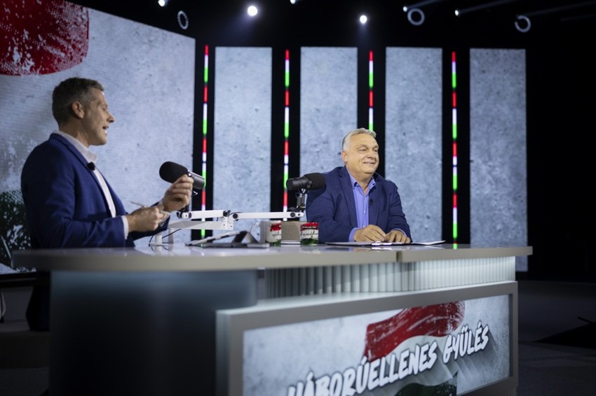 Viktor Orban u radio emisiji u okviru predizborne kampanje u Đeru 15. novembra
