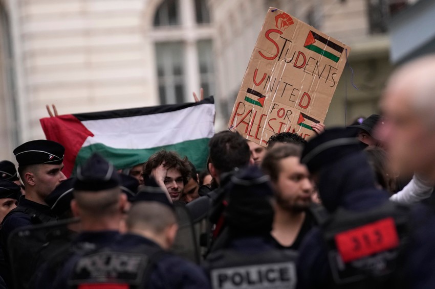 Propalestinski protest ispred Univerziteta Sorbona u Parizu 29. aprila